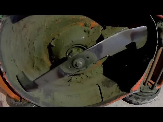 Jak odkręcić zapieczony nóż w kosiarce - proste sposoby na sukces