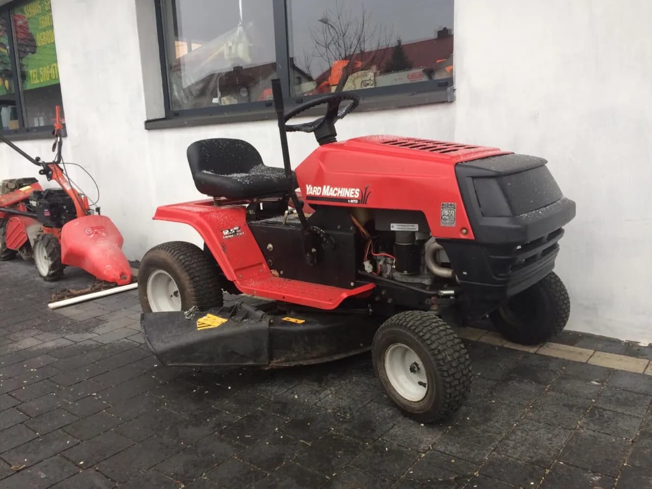 Jak zwiększyć prędkość traktorka kosiarki i uniknąć uszkodzeń